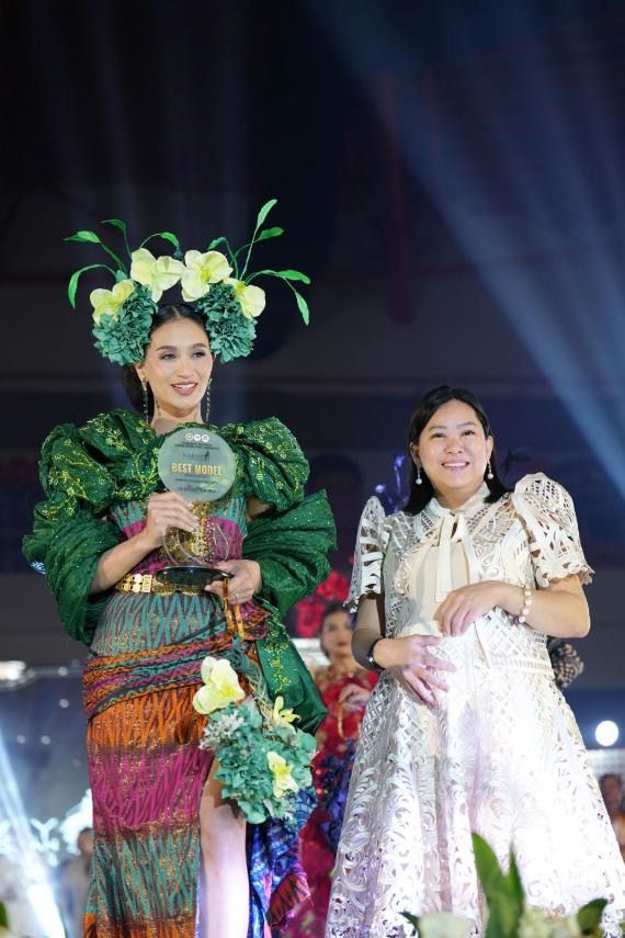 Caloocan City First Lady and Cultural Affairs and Tourism Council Chairperson Mrs. Aubrey Malapitan with the Best Model awardee under female category, Danica Sayao