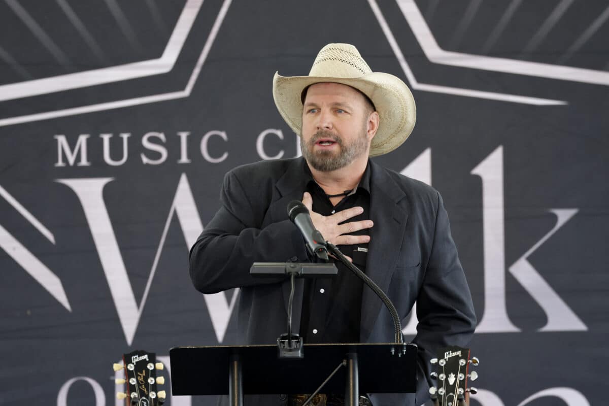 Garth Brooks denies rape accusations