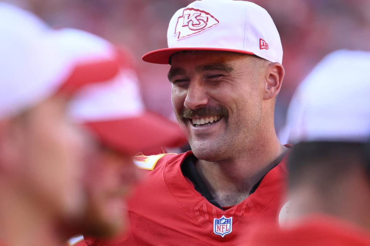 Kansas City Chiefs tight end Travis Kelce laughs with teammates on the sidelines during the second half of an NFL football game against the Detroit Lions, Saturday, Aug. 17, 2024 in Kansas City, Mo. Image: AP/Reed Hoffmann