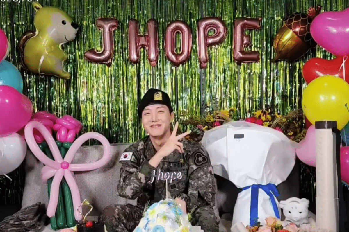 BTS J-Hope’s military discharge celebrated by ARMYs. Image: Screengrab from Weverse