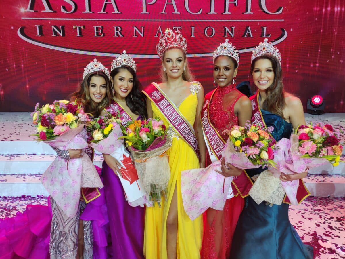 Miss Asia Pacific International Chaiyenne Huisman (center) beams with (from left) fourth runner-up Fiorella Cortez Arbenz, second runner-up Jessica Cianchino, first runner-up Eoanna Constanza, and third runner-up Carolina Schuler. Image: Armin P. Adina/INQUIRER.net