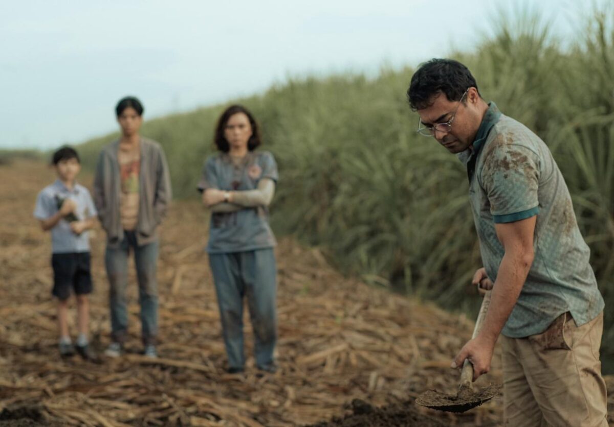 Aiden Tyler Patdu, Marco Masa, Beauty Gonzalez, and Sid Lucero in a scene from "Outside." Image: Courtesy of Netflix