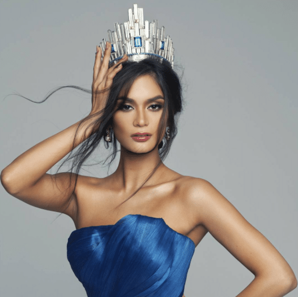 Miss Universe 2015 Pia Wurtzbach with her Diamond International Corporation (DIC) crown. Image: Facebook/Miss Universe