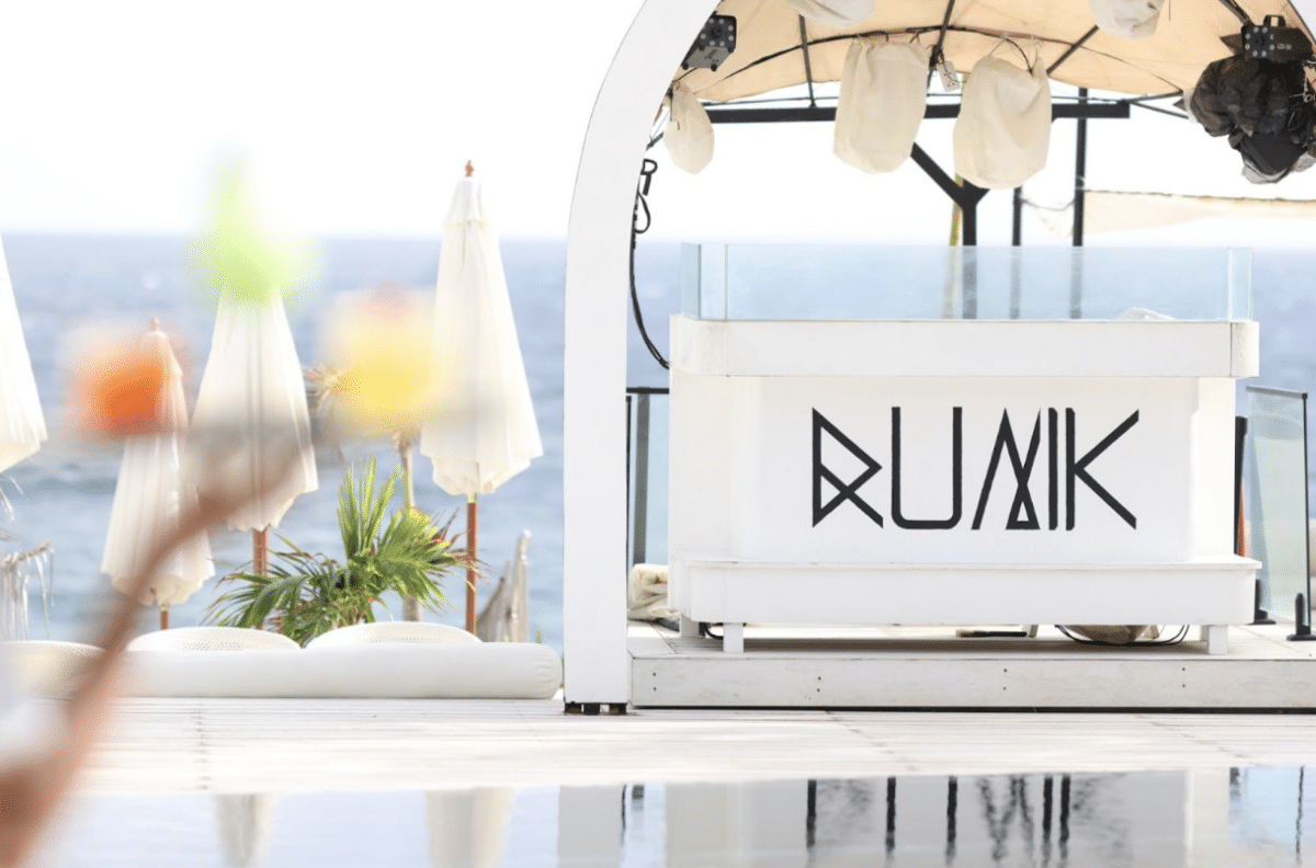 Runik Beach Club