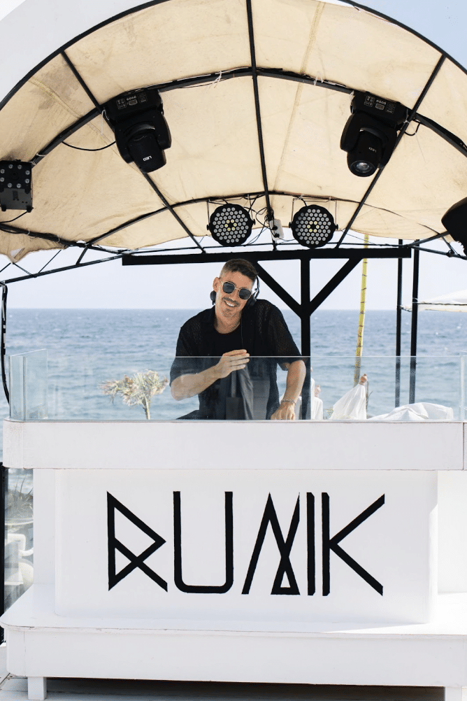 Runik Beach Club