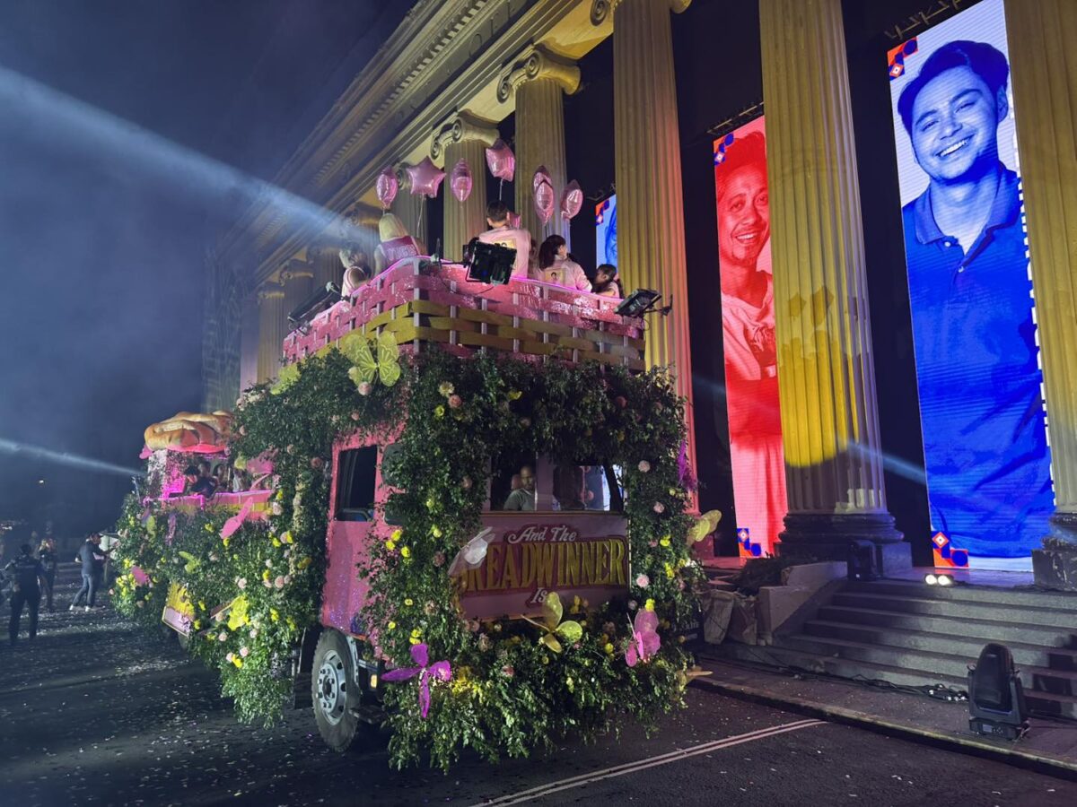 The float of "And the Breadwinner Is..." starring Vice Ganda and Eugene Domingo. Image: Facebook/MMFF