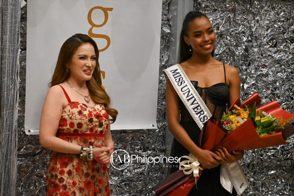 Miss Universe Asia Chelsea Manalo (right) with MUPH VP Mags Cue/FAB PHILIPPINES FACEBOOK PHOTO