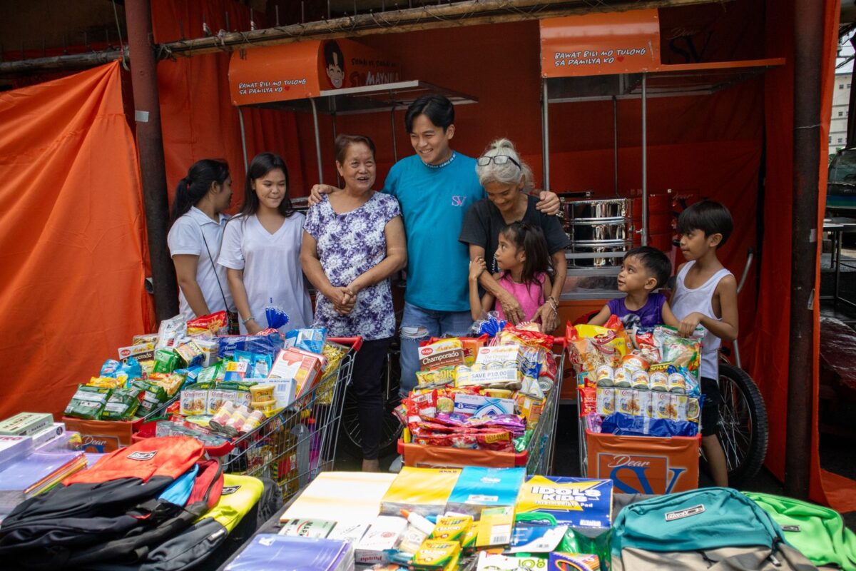 Sam SV Verzosa with Manila residents