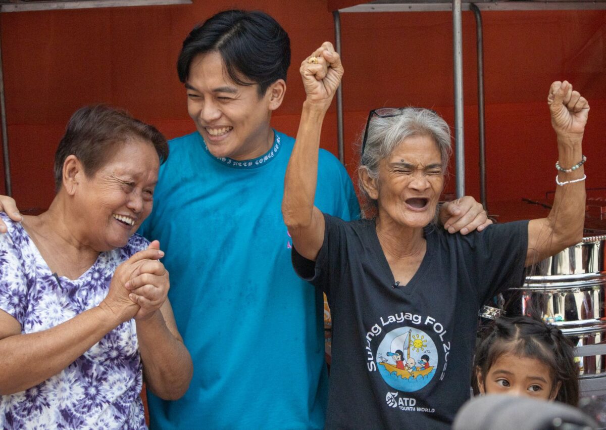 Sam "SV" Verzosa with Manila residents