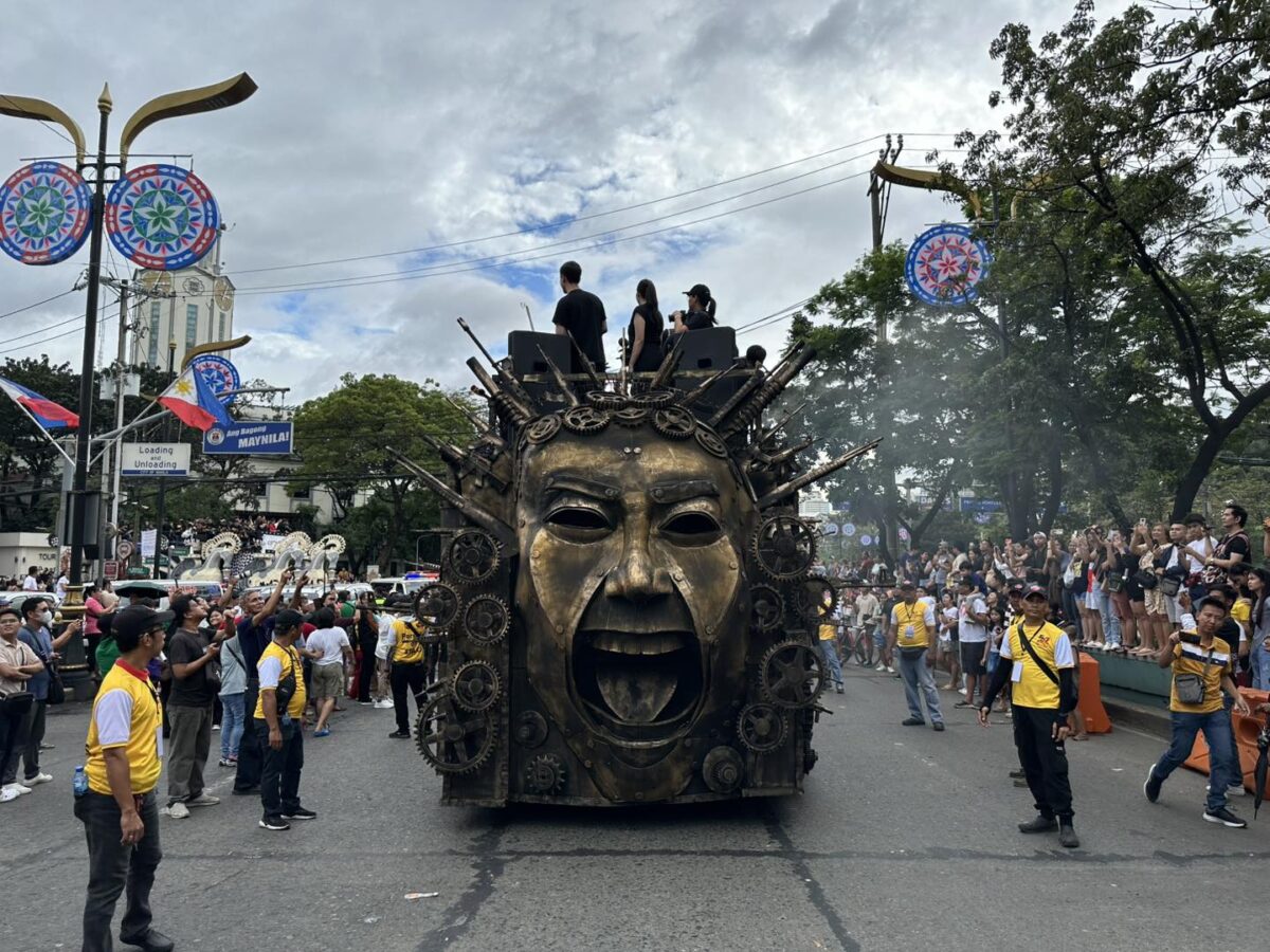 The float of "Topakk" starring Arjo Atayde, Julia Montes, and Enchong Dee. Image: Facebook/Nathan Studios Inc.