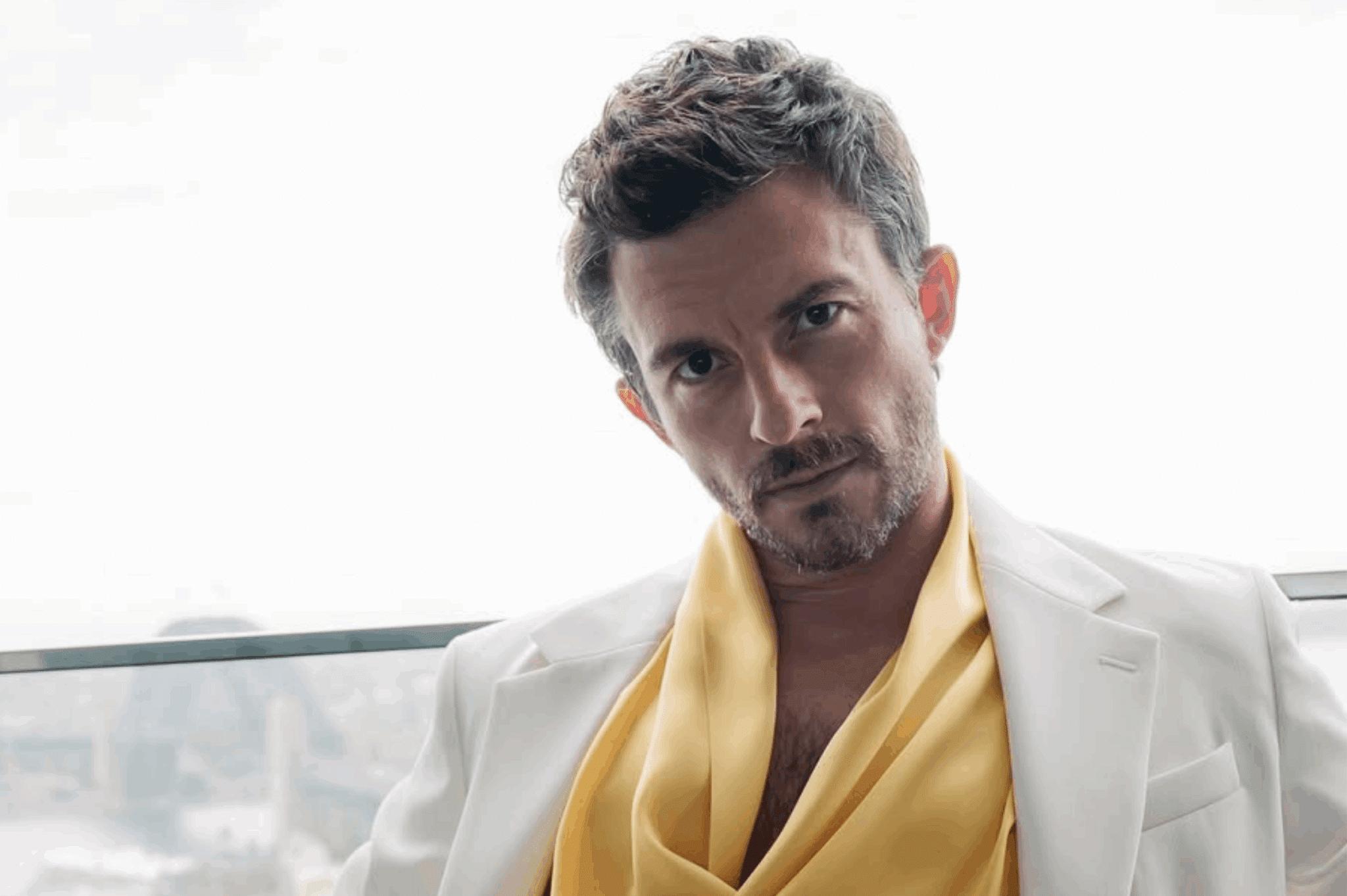 Jonathan Bailey announces break from acting(02)