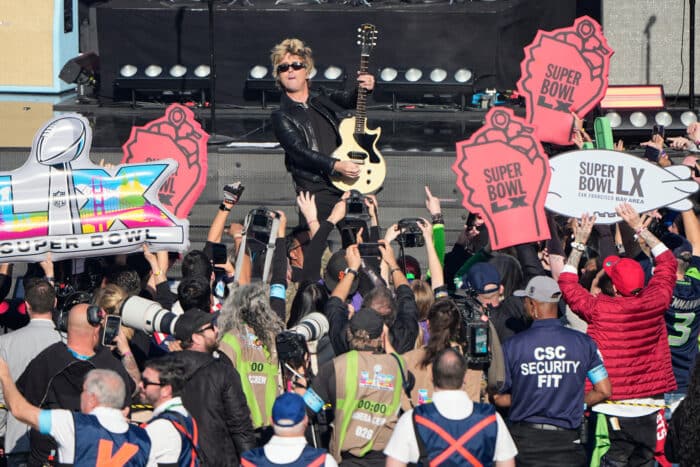 Stars set tone for Super Bowl, with Green Day's f-bomb
