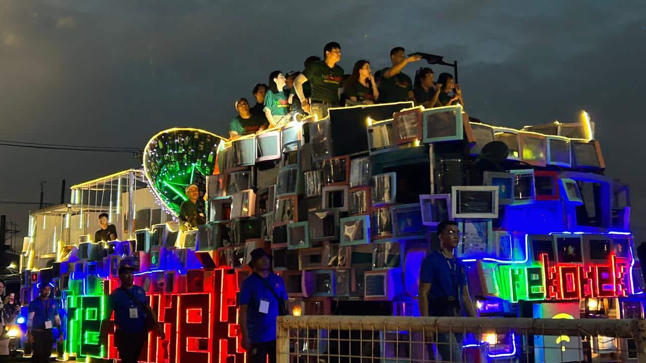 MMFF 2025 Parade of Stars wraps up in Makati amid rain